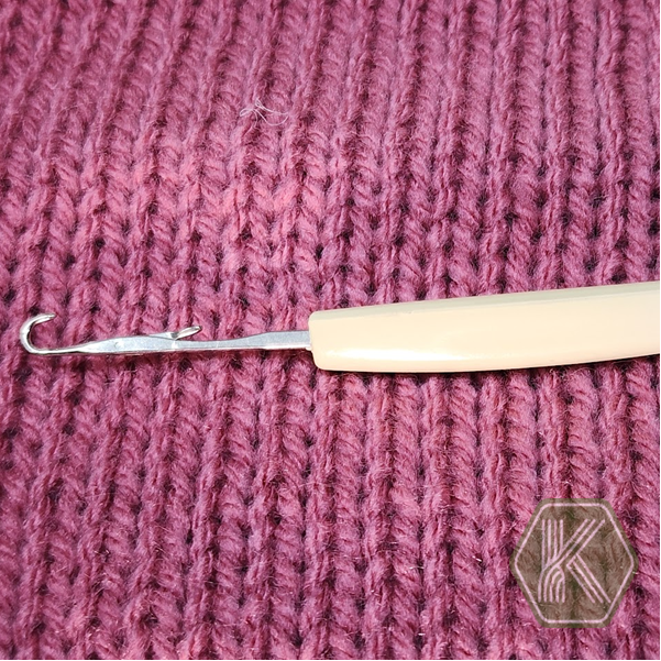 Latch tool with latch-hook tip used for transferring and repairing stitches